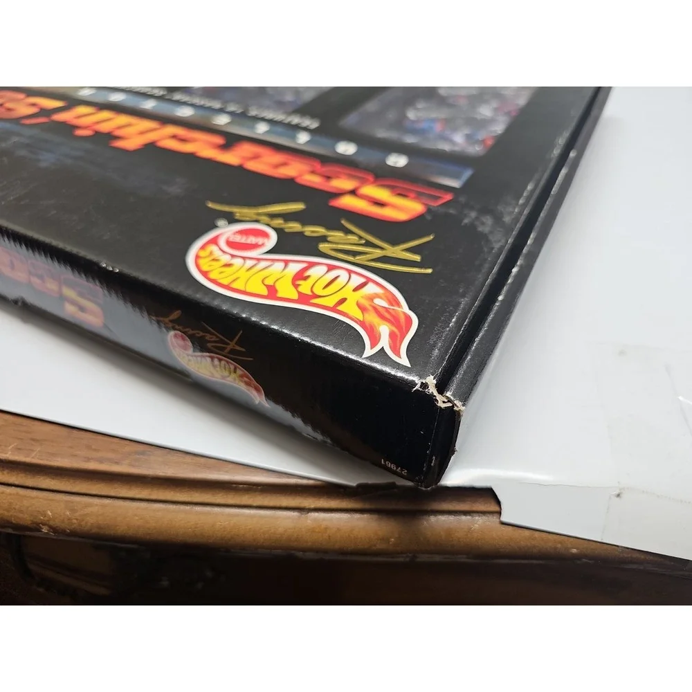 Hot Wheels Racing NASCAR 2000 Scorchin' Scooter Set Collector Series 16 Vehicles